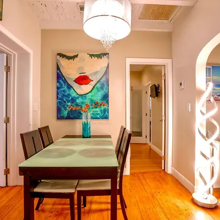 Entire Private Beautiful 2 Bedroom Plus Den House With Gated Front&Back Yard And Free Parking 10Min Drive To Miami Beach